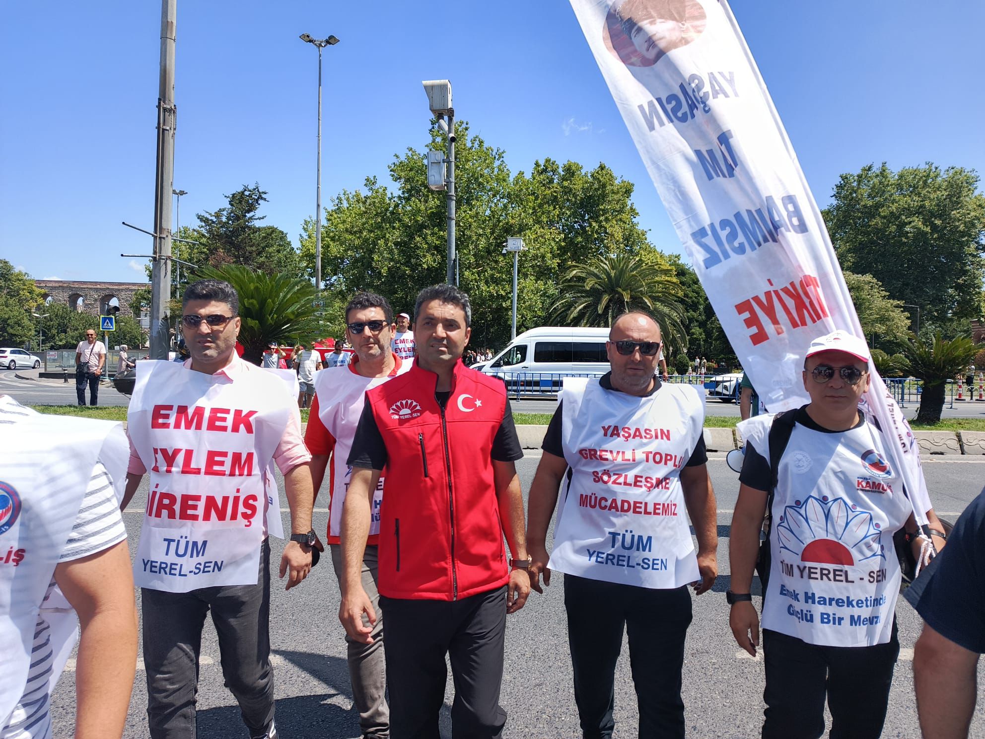 İstanbul Büyükşehir Belediyesi Önünde Promosyon ihalesi ile alakalı Açıklamamız